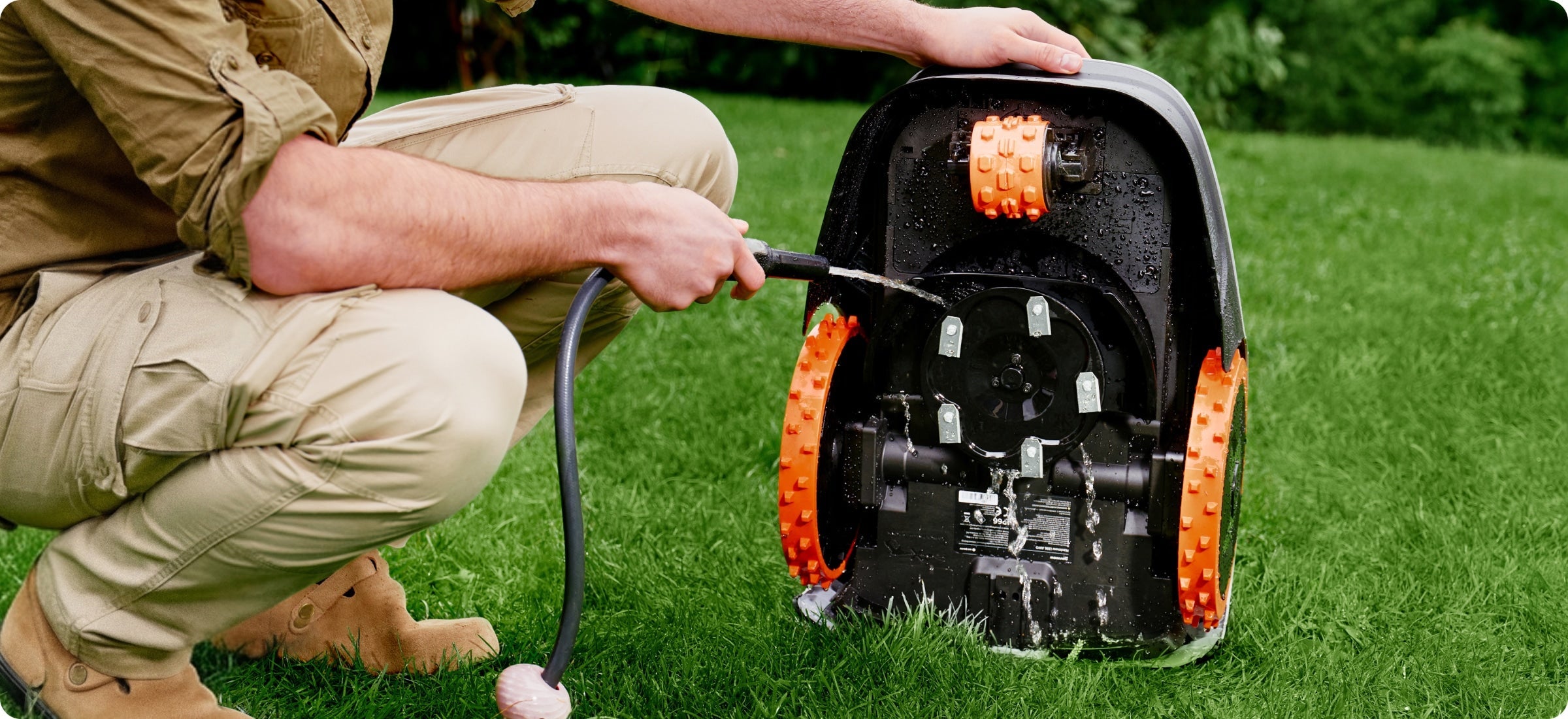 <p>Conçue pour résister à la pluie, à la poussière et à la saleté. Facile à rincer pour un entretien sans effort.</p>