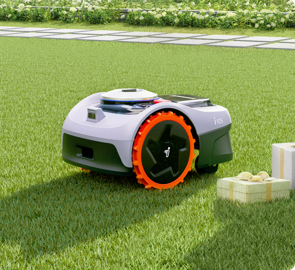 Robot tondeuse Navimow i105 sur une pelouse avec des cadeaux.