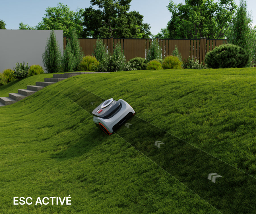 Navimow i105E robot tondeuse montant une pente de pelouse verte.